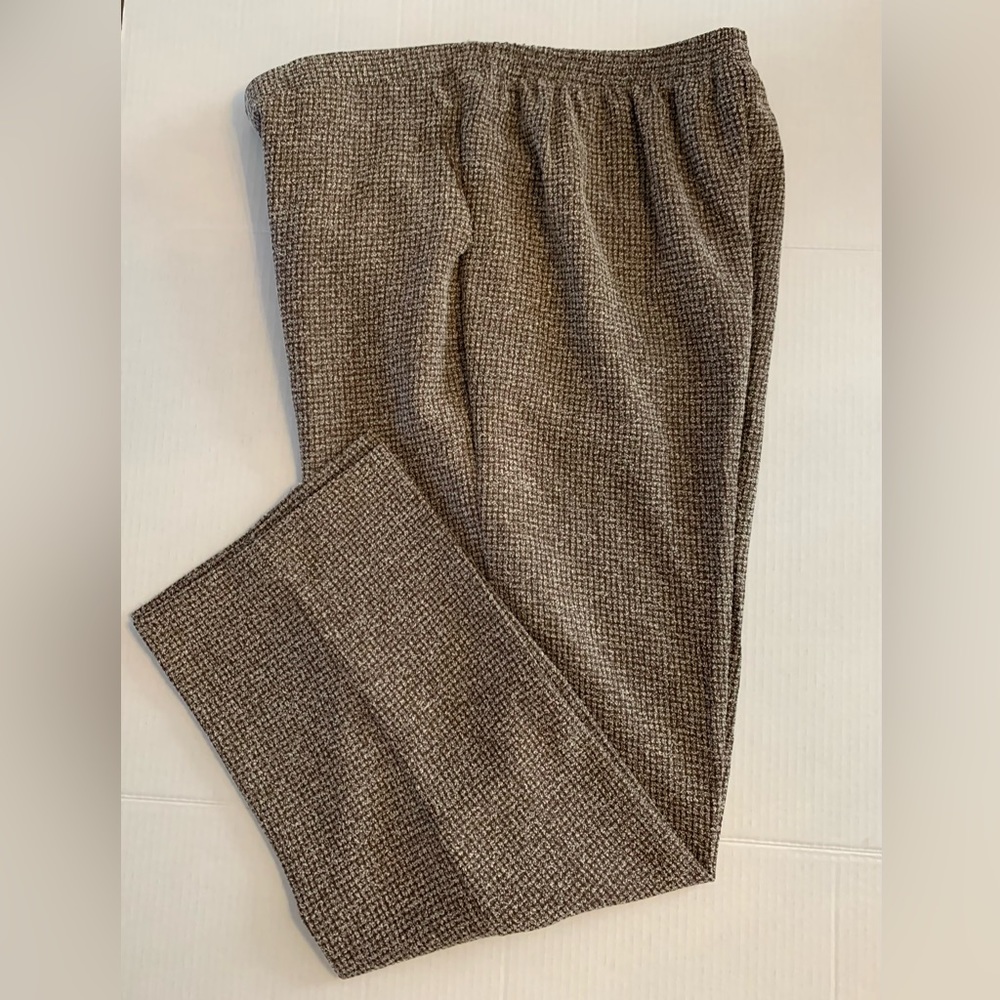 Alfred Dunner brown and cream dress pants.  Size 16. NWOT smoke free home